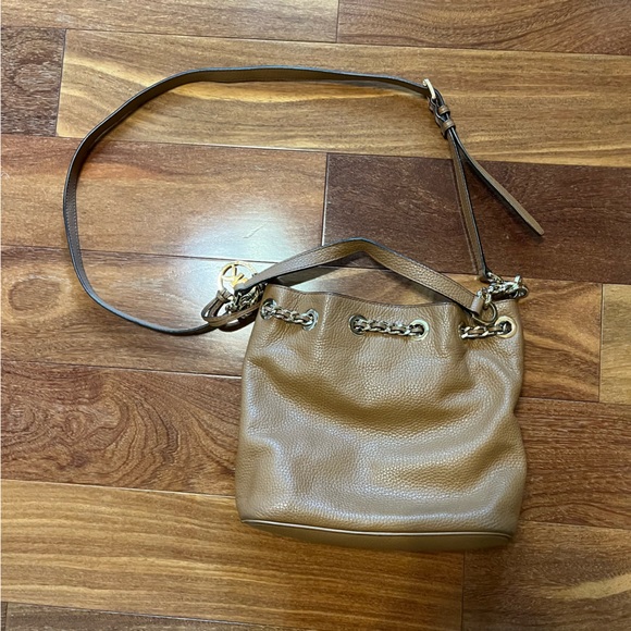 Michael Kors "Frankie" Drawstring Messenger Bag Leather shoulder/cross body - Picture 13 of 14